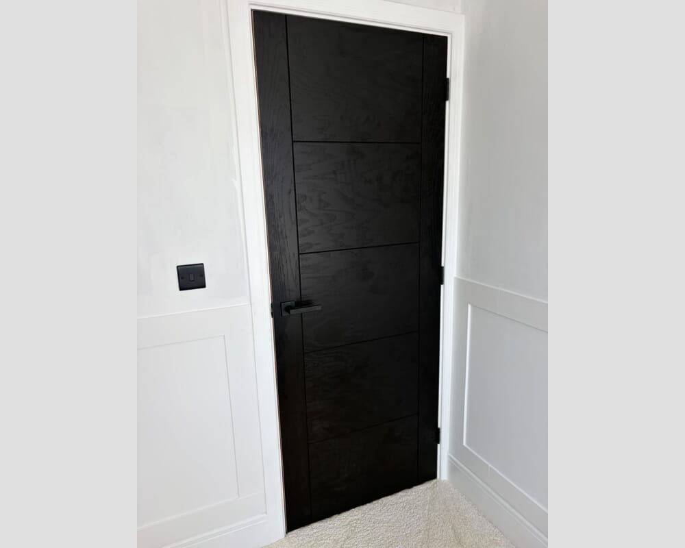686x1981x44mm (27") Iseo Black Oak Solid Core - Prefinished Internal Doors